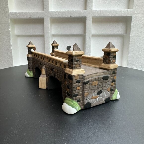 Dept 56 Stone Train Tressel, Dickens Christmas Village Decorations from 1988 - Picture 4 of 11